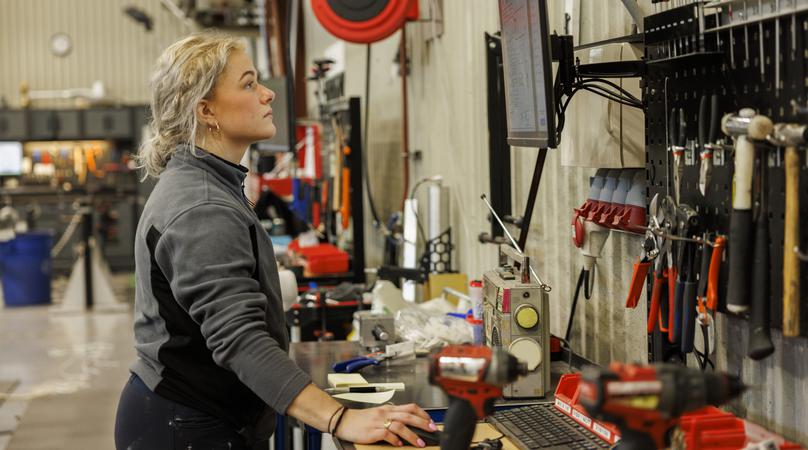 Kvinnlig industriarbetare