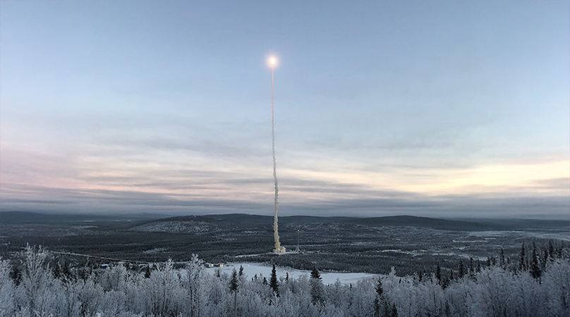 Raketen lastad med kvistar och frön skjuts upp från Esrange Space Center utanför Kiruna.