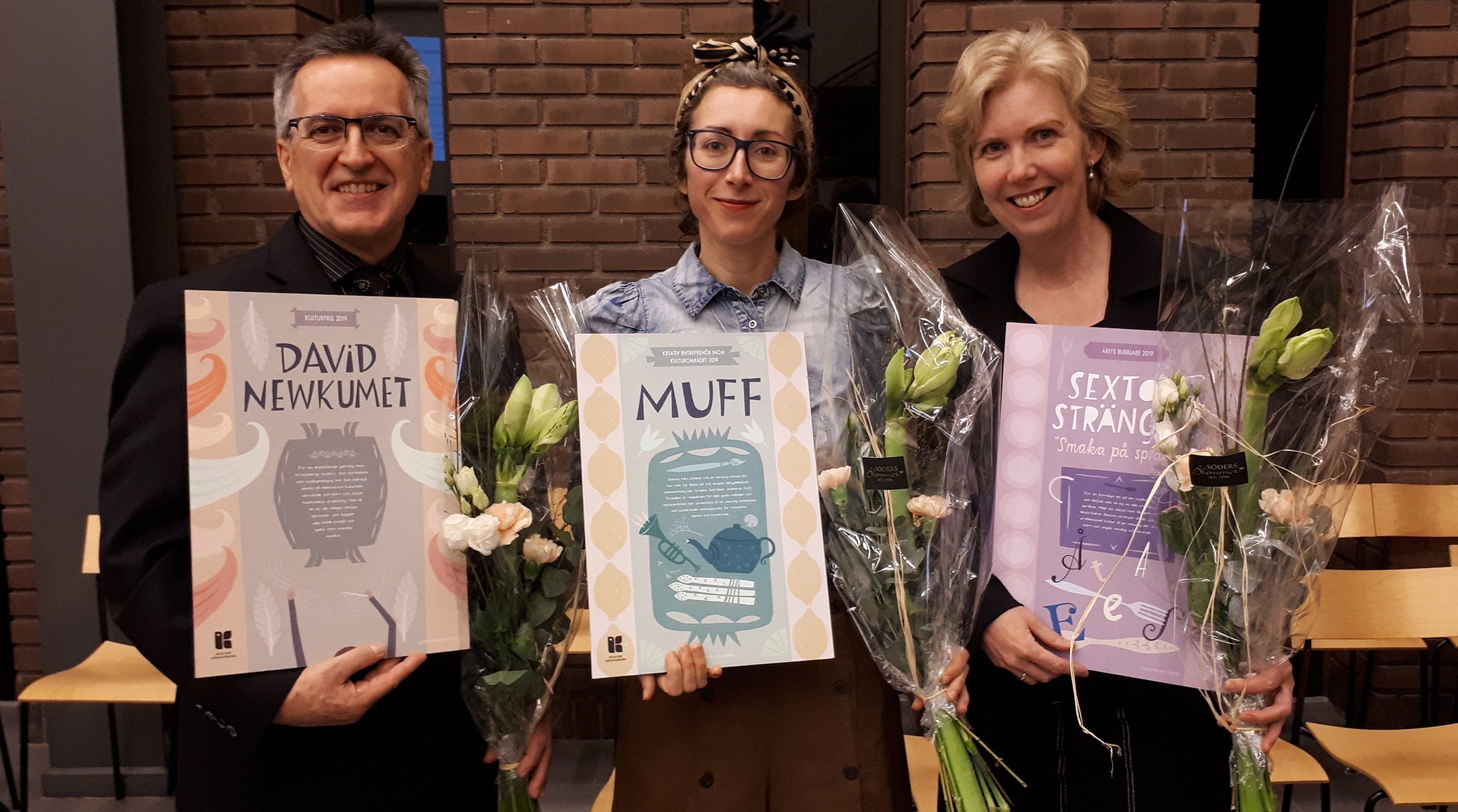 Kulturpristagare 2019. Från vänster: Kulturpris 2019, David Newkumet, körledare och musikpedagog. Kreativ entreprenör inom kulturområdet 2019, MUFF, café, restaurang och kreativa mötesplats i Älmhult. Årets bubblare 2019, Sexton Strängar ”Smaka på språket”, stråkkvartett och föreställning. Foto: Region Kronoberg