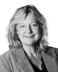 Porträttbild på Tina Sturesson