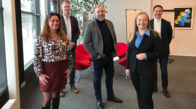 Maria Holmén (vd på Campus Ljungby), Mikael Johansson (M) (regionstyrelsens ordförande), Magnus Gunnarsson (kommunstyrelsens ordförande i Ljungby kommun), Jennie Vidal (kommundirektör i Ljungby kommun) och Martin Myrskog (regiondirektör).
